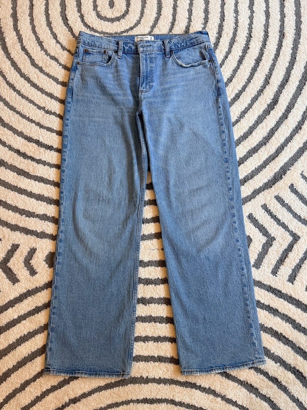Abercrombie & Fitch Baggy Low Rise Straight Leg Jeans in Light Blue Denim